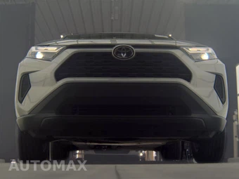 2025 Toyota RAV4 XLE - miniatura 3
