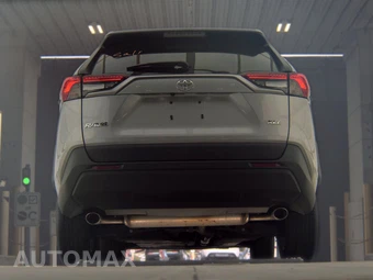 2025 Toyota RAV4 XLE - miniatura 7
