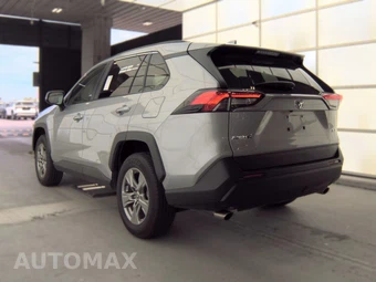2025 Toyota RAV4 XLE - miniatura 8