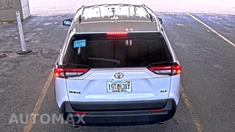 2025 Toyota RAV4 XLE - miniatura 5