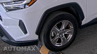 2025 Toyota RAV4 XLE - miniatura 7