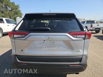 2025 Toyota RAV4 XLE - miniatura 5