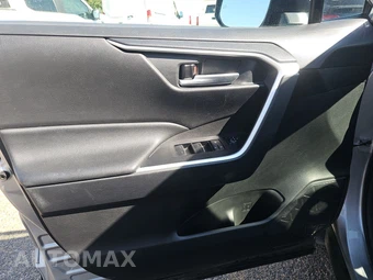 2025 Toyota RAV4 XLE - miniatura 9