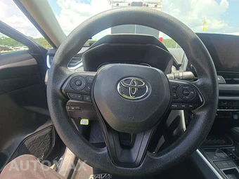 2025 Toyota RAV4 XLE - miniatura 10