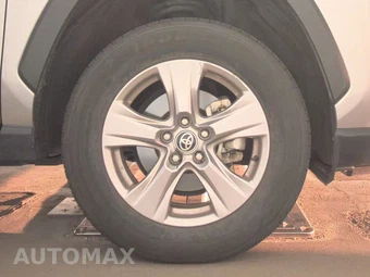 2025 Toyota RAV4 XLE – miniatura 10