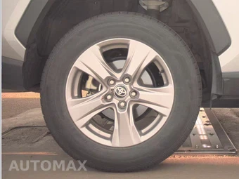 2025 Toyota RAV4 XLE – miniatura 11