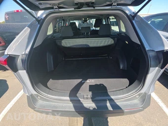 2025 Toyota RAV4 XLE – miniatura 24