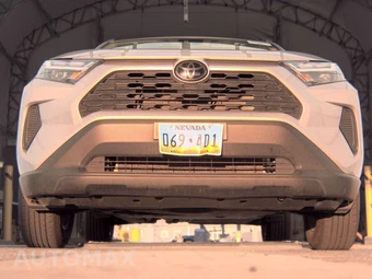 2025 Toyota RAV4 XLE – miniatura 3