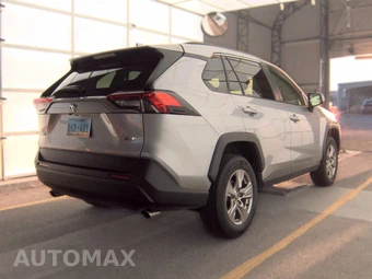 2025 Toyota RAV4 XLE – miniatura 5