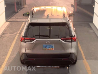 2025 Toyota RAV4 XLE – miniatura 6