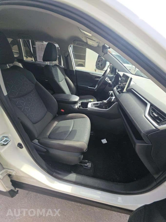 2025 Toyota RAV4 XLE - miniatura 15