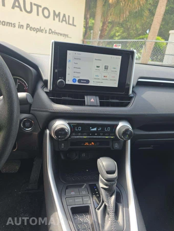 2025 Toyota RAV4 XLE - miniatura 7
