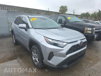 2025 Toyota RAV4 XLE – miniatura 3