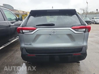 2025 Toyota RAV4 XLE – miniatura 5