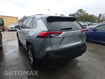 2025 Toyota RAV4 XLE – miniatura 6