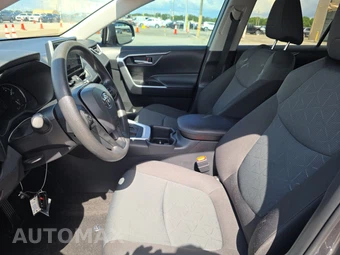 2025 Toyota RAV4 XLE - miniatura 7