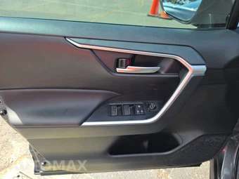 2025 Toyota RAV4 XLE - miniatura 9