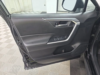 2025 Toyota RAV4 XLE - miniatura 9