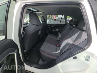 2025 Toyota RAV4 XLE - miniatura 10