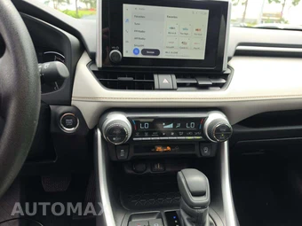 2025 Toyota RAV4 XLE - miniatura 7