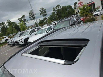 2025 Toyota RAV4 XLE - miniatura 9