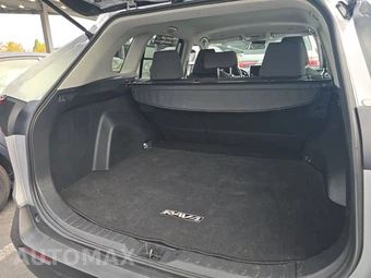 2025 Toyota RAV4 XLE - miniatura 17