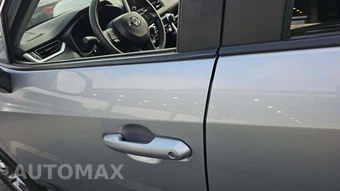 2025 Toyota RAV4 XLE - miniatura 23