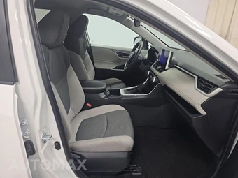 2025 Toyota RAV4 XLE - miniatura 8