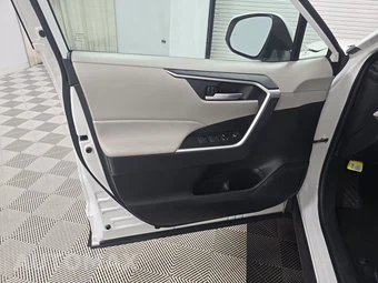 2025 Toyota RAV4 XLE - miniatura 9