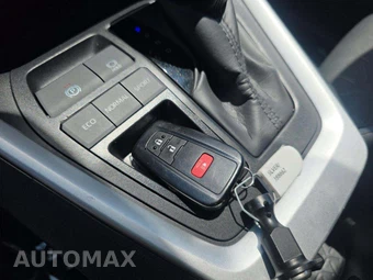 2025 Toyota RAV4 XLE - miniatura 5