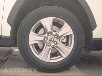2025 Toyota RAV4 XLE - miniatura 10