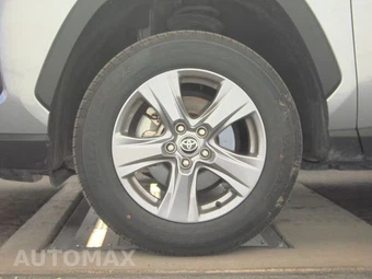 2025 Toyota RAV4 XLE - miniatura 9