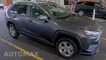 2025 Toyota RAV4 XLE – miniatura 3
