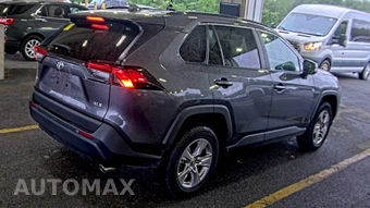 2025 Toyota RAV4 XLE – miniatura 4