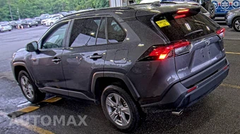 2025 Toyota RAV4 XLE – miniatura 6