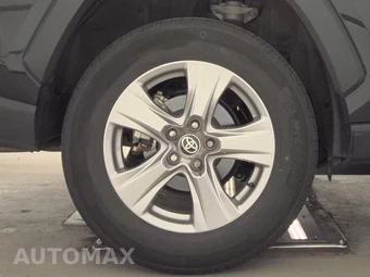 2025 Toyota RAV4 XLE – miniatura 11