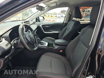 2025 Toyota RAV4 XLE – miniatura 13