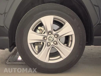 2025 Toyota RAV4 XLE – miniatura 9