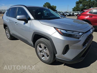 2025 Toyota RAV4 XLE – miniatura 3