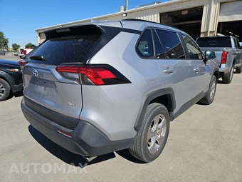 2025 Toyota RAV4 XLE – miniatura 4