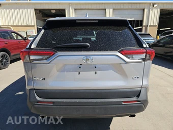 2025 Toyota RAV4 XLE – miniatura 5