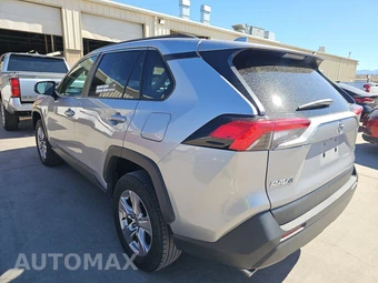 2025 Toyota RAV4 XLE – miniatura 6