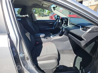 2025 Toyota RAV4 XLE – miniatura 8