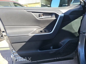 2025 Toyota RAV4 XLE – miniatura 9