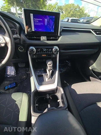 2025 Toyota RAV4 XLE - miniatura 10