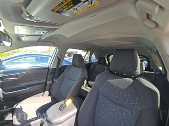 2025 Toyota RAV4 XLE - miniatura 11
