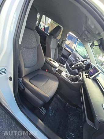 2025 Toyota RAV4 XLE - miniatura 18