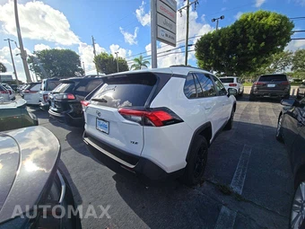 2025 Toyota RAV4 XLE - miniatura 3