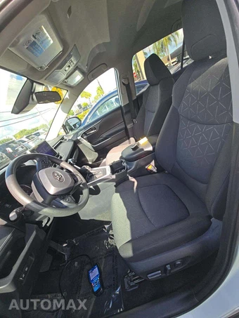 2025 Toyota RAV4 XLE - miniatura 6