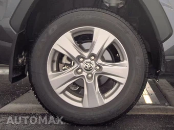 2025 Toyota RAV4 XLE – miniatura 11